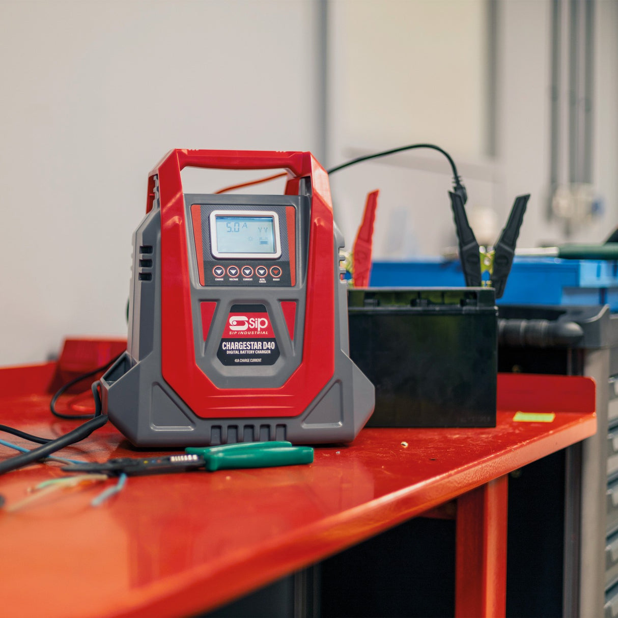 SIP CR-40 BATTERY CHARGER