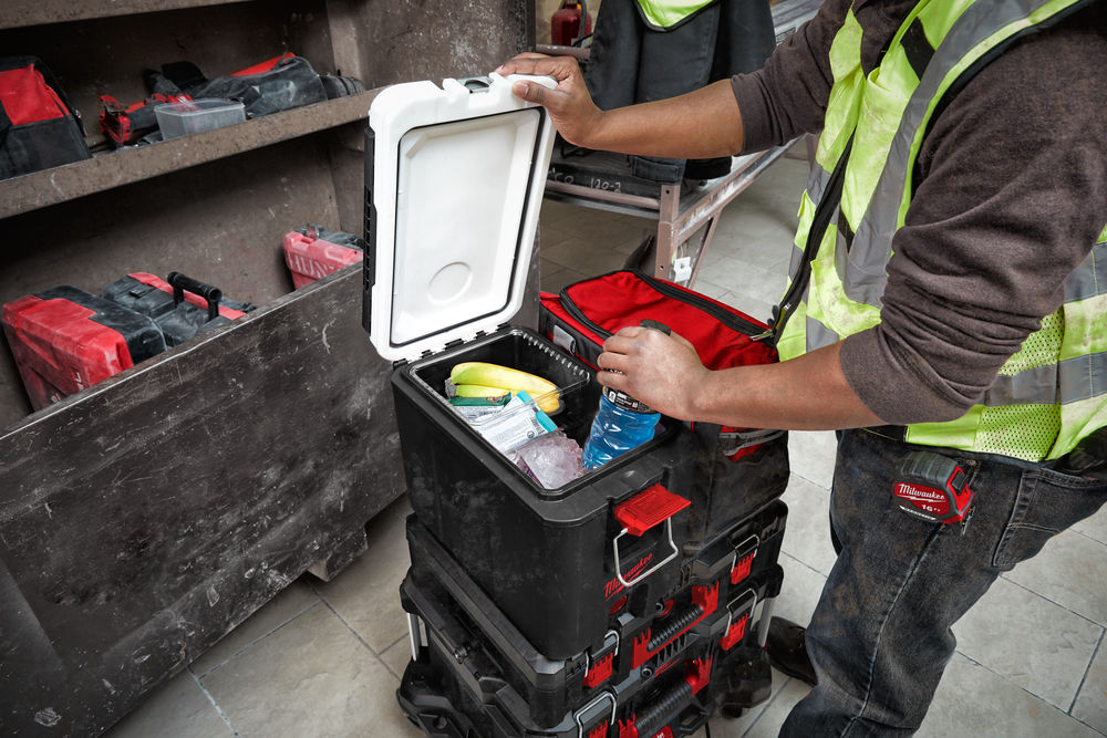 MILWAUKEE PACKOUT HARD COOLER BOX