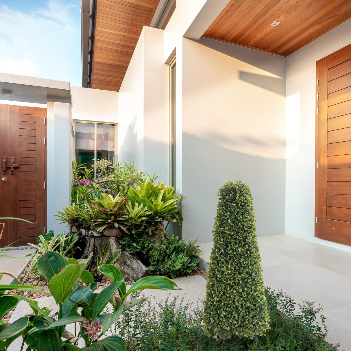 NEARLY NATURAL TOPIARY OBELISK LEAF EFFECT