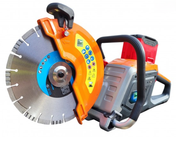 BELLE BATTERY CONSAW 82V BATERRY AND CHARGER